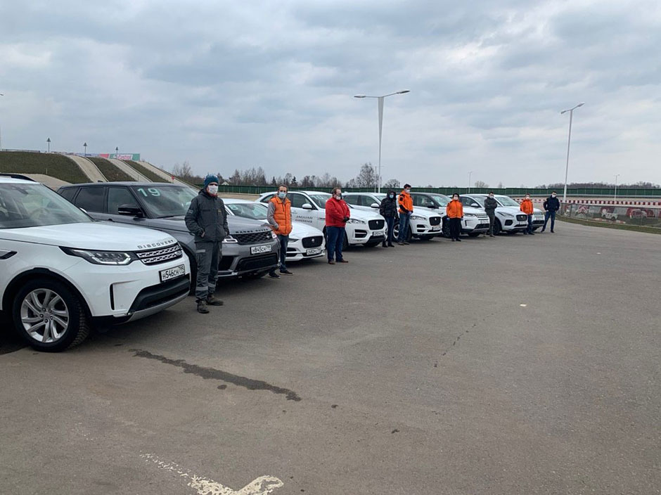 jaguar land rover russia loans vehicles to liza alert foundation to help citizens during quarantine period 3