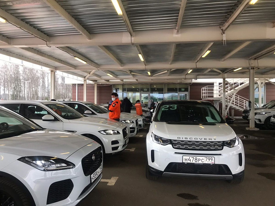 jaguar land rover russia loans vehicles to liza alert foundation to help citizens during quarantine period 8