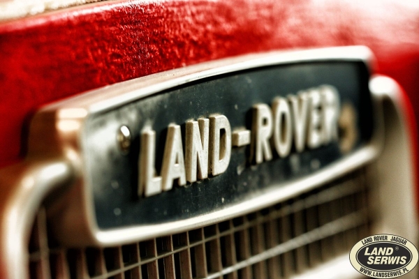 Land Rover: Zmiany w nazewnictwie i inwestycje w elektromobilność
