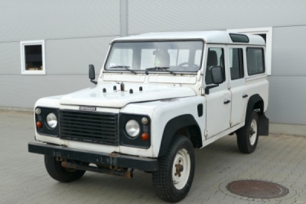 Land Rover Defender 110 2.5 TDI (KWI6042A)