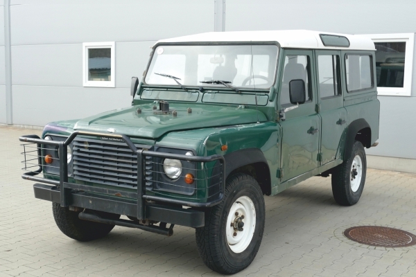 Land Rover Defender 110 2.5 TDI (KWI6017A)