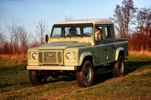 Land Rover Defender "Groszek" - startuje Defender Factory
