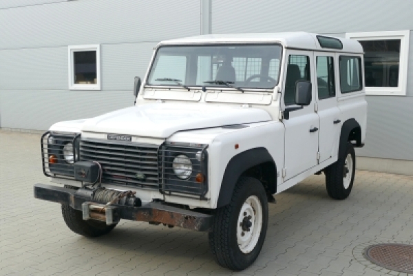 Land Rover Defender 110 2.5 TDI (KWI6007A)