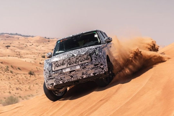 5. generacja Range Rovera - bo liczy się wnętrze! (i cena - od 613 tys. zł)